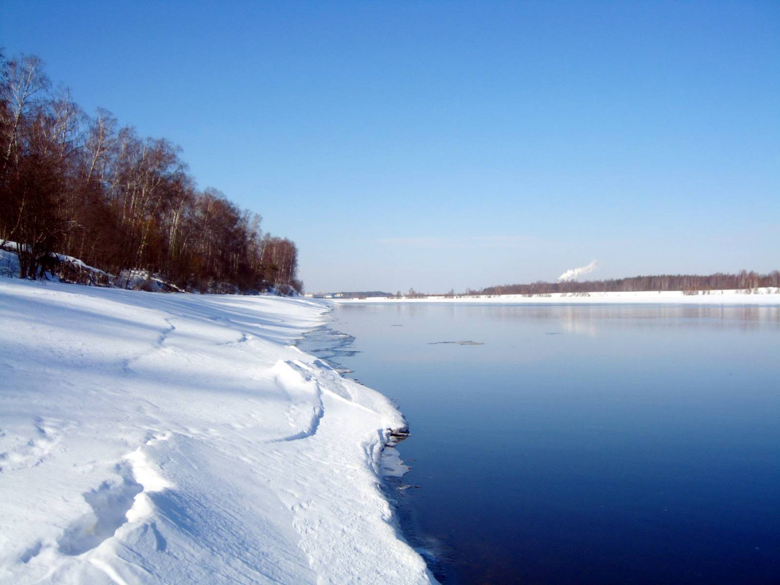 Река Волга в Саратове зимой